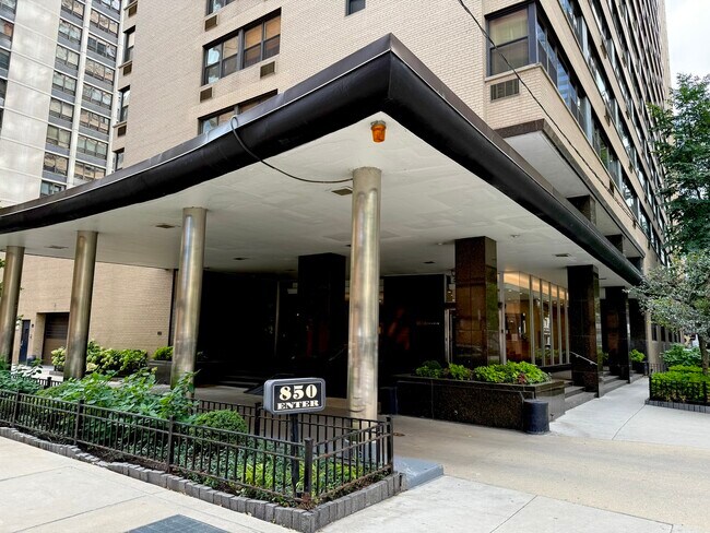 Building Photo - 850 N Dewitt Pl Unit 14I