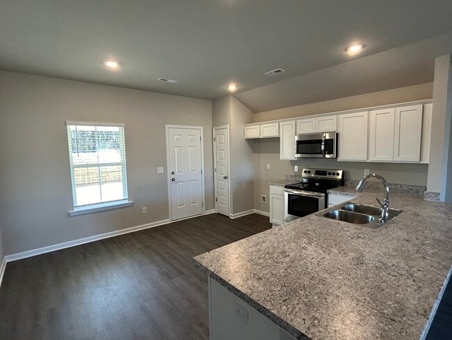 Photo - 126 Broughton St