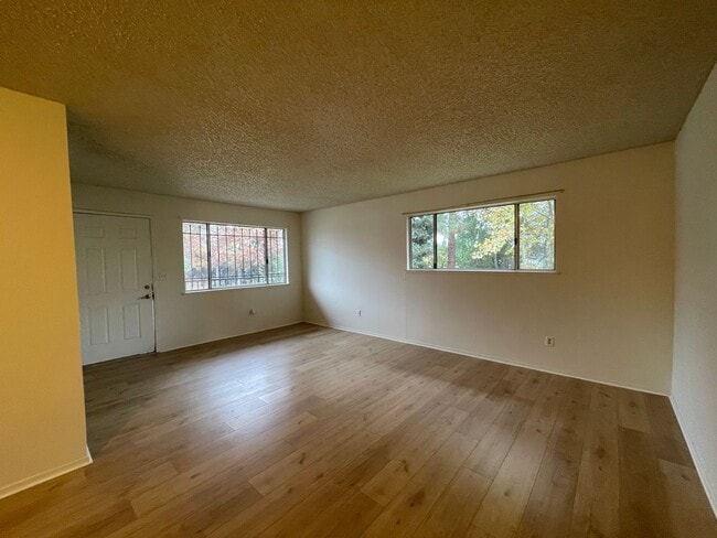 Photo - Delightful 2 Bedroom! Recently Updated!! Move In Special!!!
