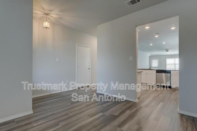 Photo - 242 Holland Pk