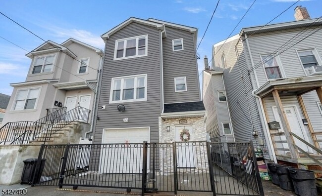 Building Photo - 138 Lafayette St Unit 2