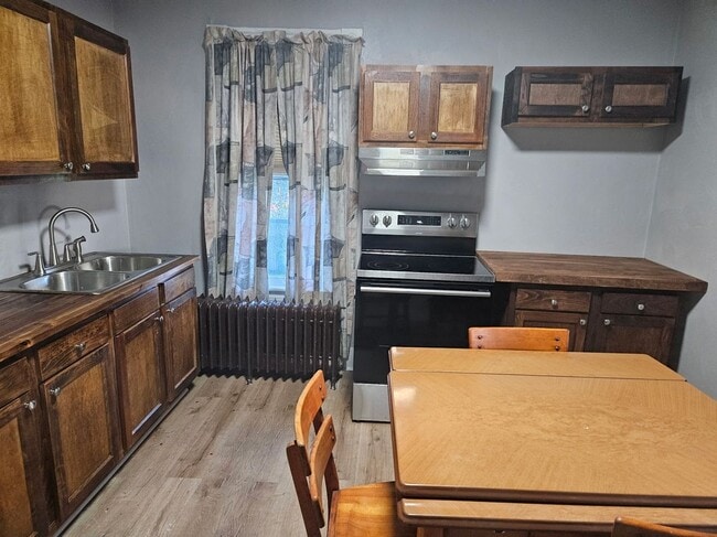 Photo - 228 Hardy Ave