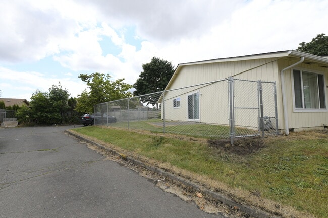 Photo - 4898 Chinook Ct SE Unit 4898 chinook ct se