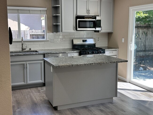 Photo - 6 bedroom/ 2.5 bath in Rohnert Park