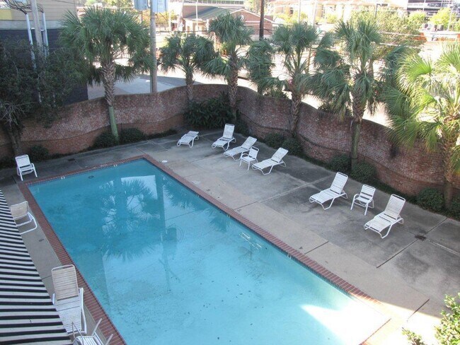 Gated 2br w/pool at N. Gates of LSU on Hig... - Gated 2br w/pool at N. Gates of LSU on Hig...
