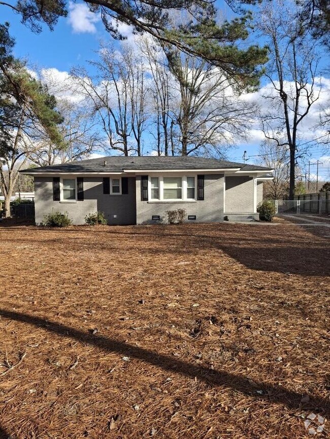 Building Photo - 3 Bedroom 2 Bathroom Single Family Home