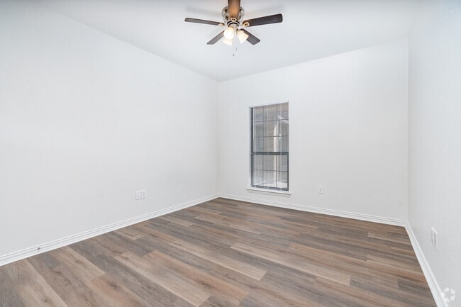1BR, 1BA - 609SF - Bedroom