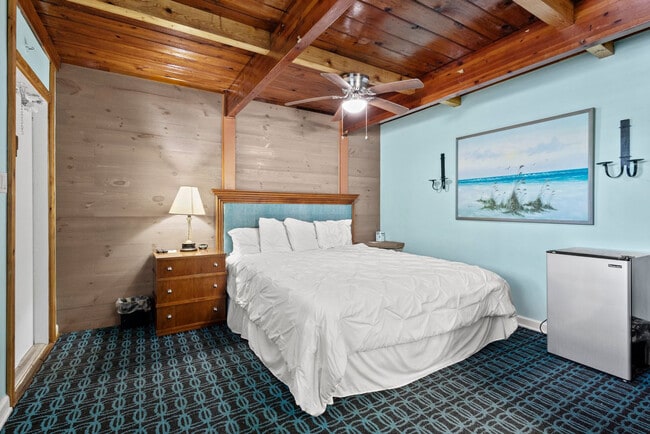 Building Photo - 110 S Ocean Dr Unit ID1247282P Rental
