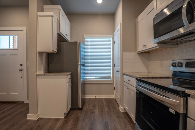 Photo - 2 Bedroom 2.5 Bath in Fayetteville!