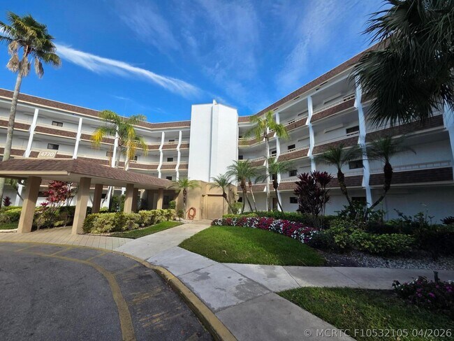 Building Photo - 4770 Fountains Dr S Unit 303