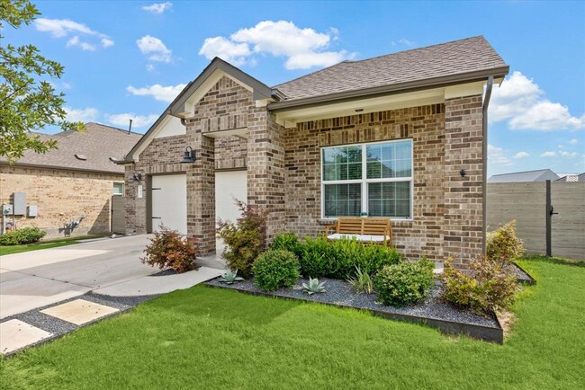 Photo - 700 Legends Ln