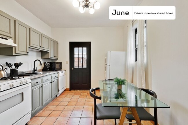Photo - Room in Shared 4 bed/2.5 bath home Unidad D