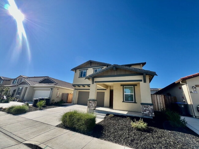 Photo - 3215 Center Dr