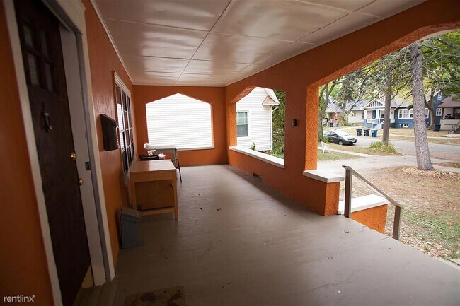 910 Dewey Ave