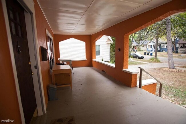 Photo - 910 Dewey Ave