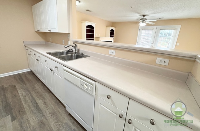 Photo - 105 McKenna Cir