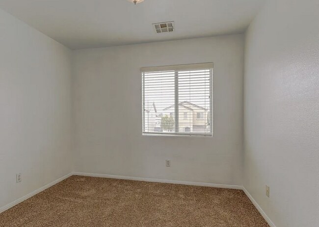 Photo - 4187 Story Rock St