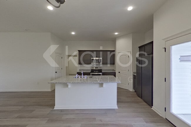 Photo - 207 Teddy Ln