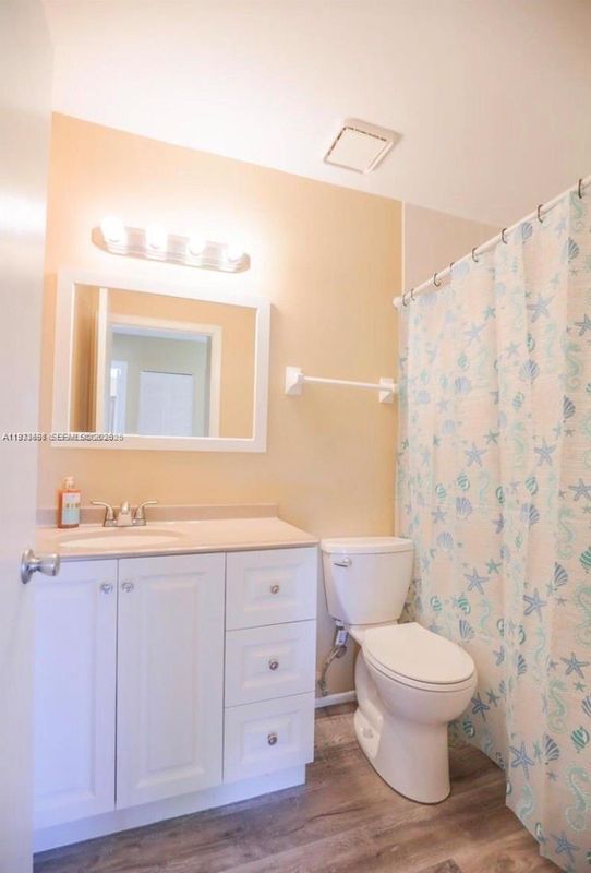 Photo - 250 SW Homeland Rd