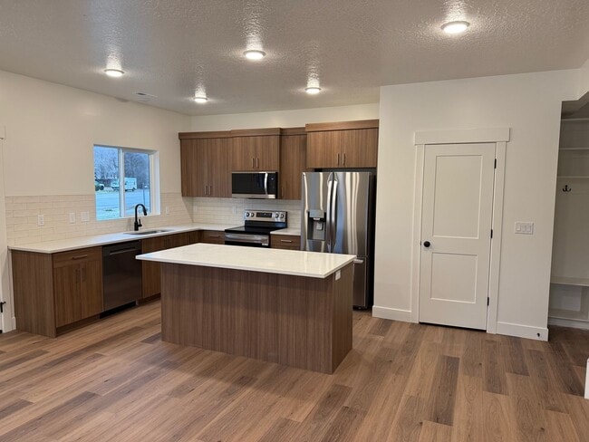 Building Photo - Half off first months rent - Beautiful townhome with 2 car garage, Central Air and Master Suite