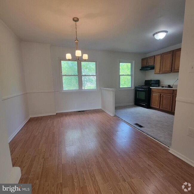 Building Photo - 8235 Tomlinson Ct Rental