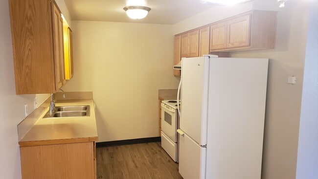 Photo - Nice 2 Bedroom with Garage.