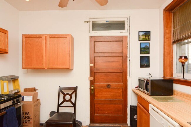 Photo - 1434 W Rosemont Ave Unidad 1