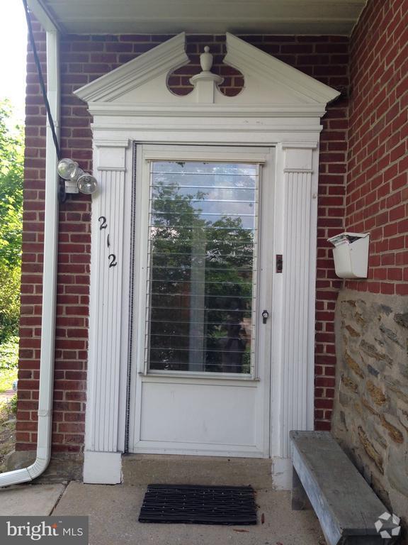 Building Photo - 214 Grayling Ave Rental