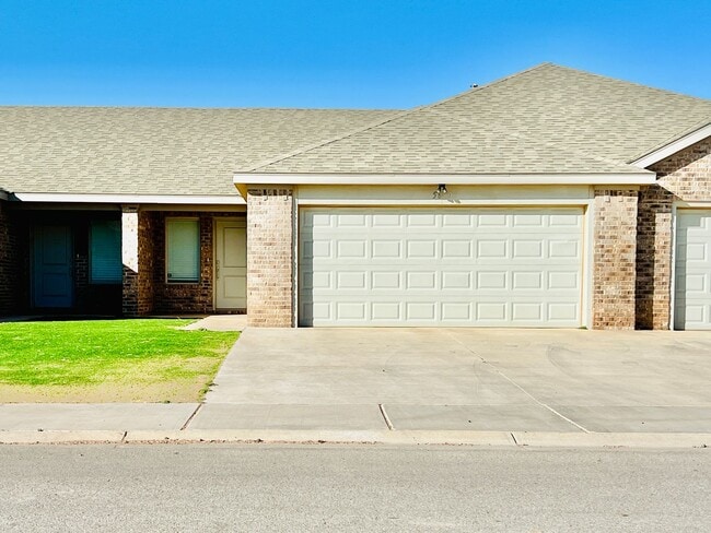 Building Photo - Spacious 3-Bedroom Townhouse Near Texas Tech