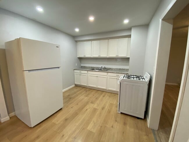 Photo - 6968 Lapeer Rd