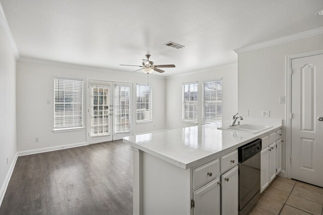 Photo - 4125 Holland