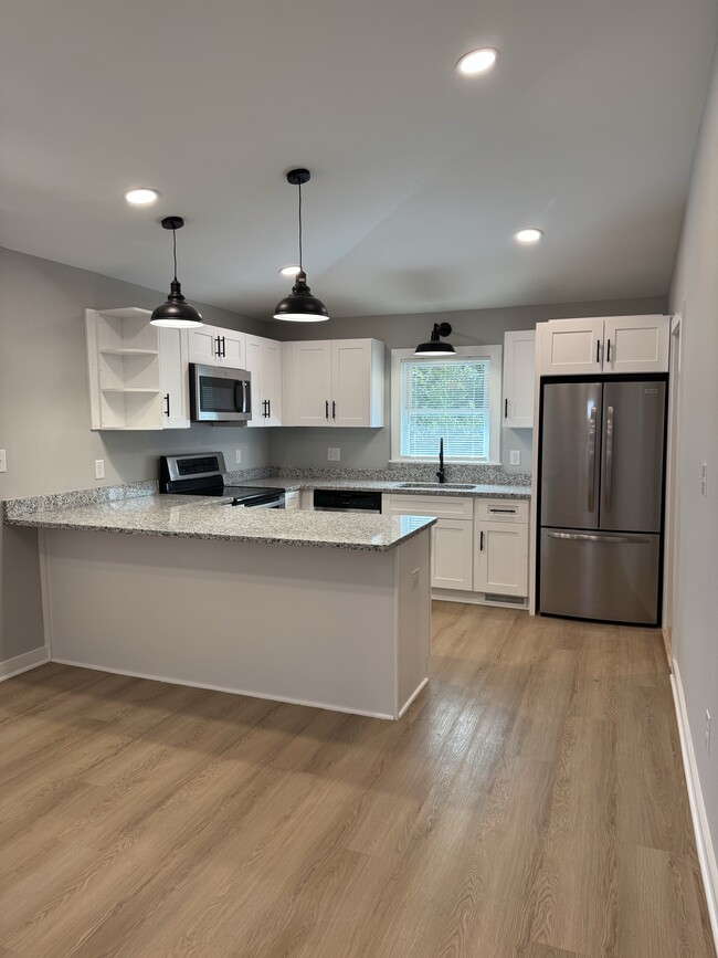 Photo - 231 Glenn St NW