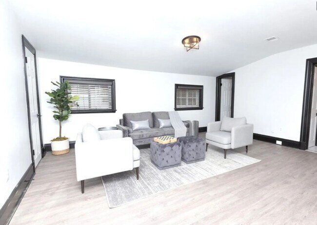 Building Photo - 606 Cathedral St Rental