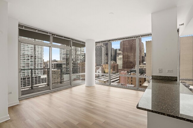 Building Photo - 757 S Clark St Rental