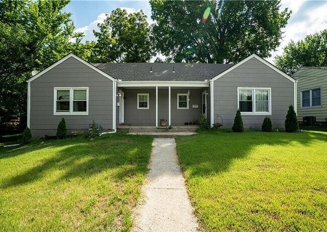 Building Photo - 621-623 N Pleasant St Unit 621 N Pleasant St