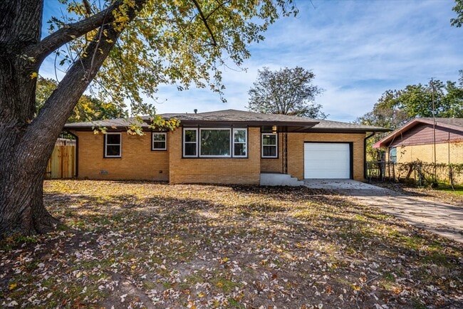 Photo - 809 N Ross Ave