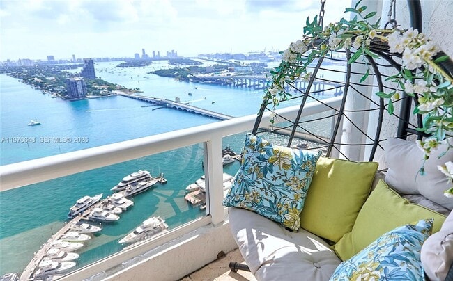 Building Photo - 1717 N Bayshore Dr Unit 3334