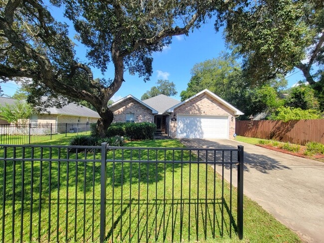 Photo - 712 Hazel Dr