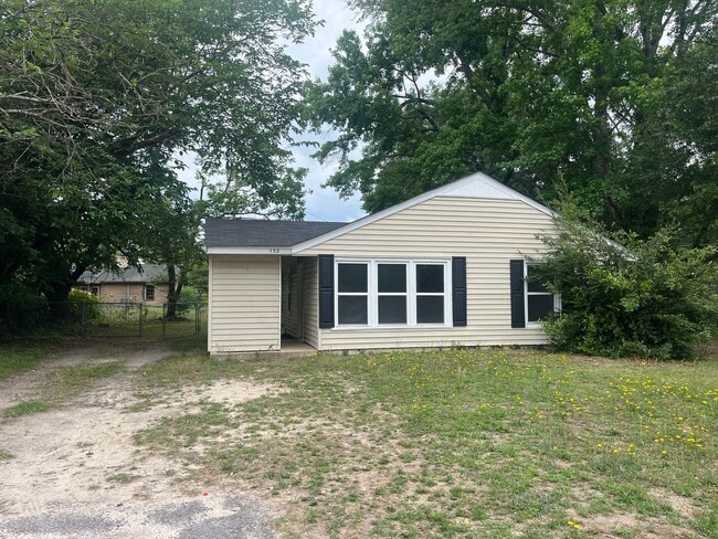 2 Bed, 1 Bath House - 2 Bed, 1 Bath House