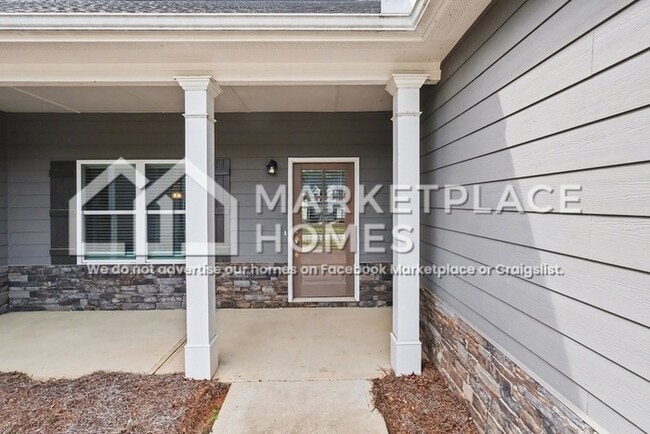 Photo - 90 Hawthorn Ln