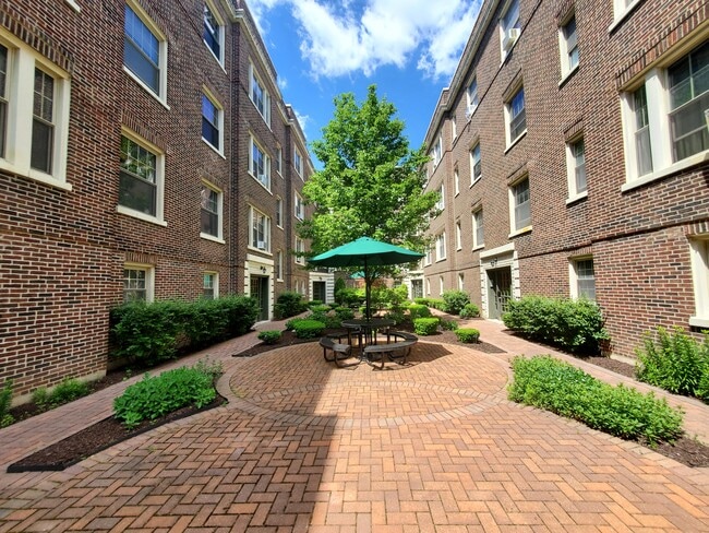 Patio de la puerta principal - 435 N Lombard Ave Unidad 1