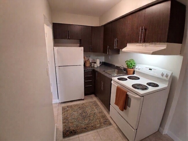 Photo - University Ave Apartments Windsor
