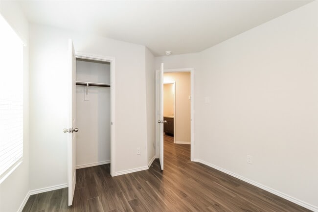 Photo - 1240 Narrow Hts Dr