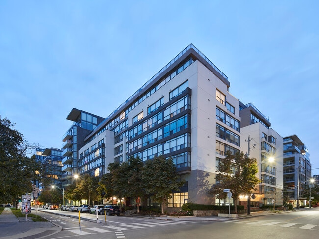 Building Photo - Fifty on the Park