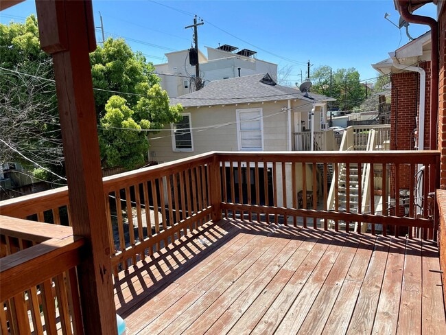 Building Photo - 1201 W Gray St Unit 3