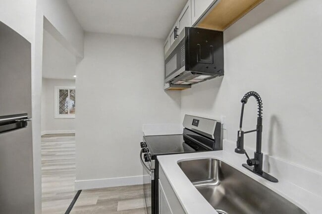 Photo - 4472 Curundu Ave