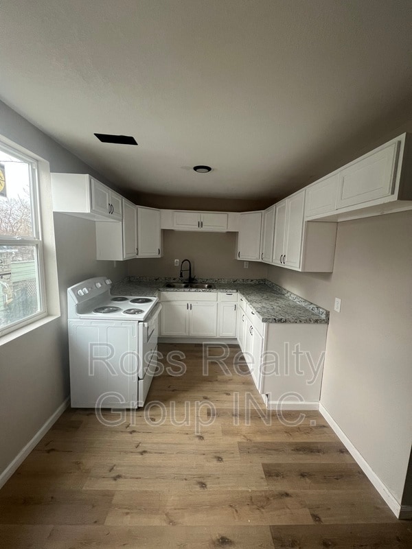 Building Photo - 1441 N Erie St Unit Top