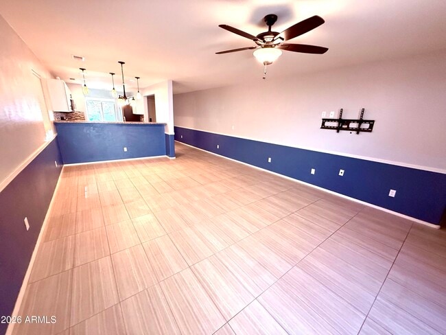 Photo - 1884 W Expressman St