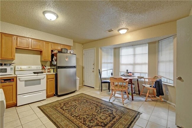 2011 Kirksey Dr
