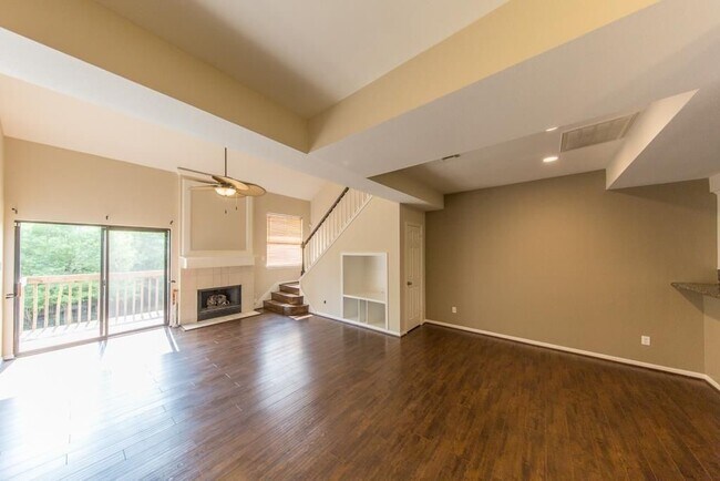 Photo - 737 Davis Rd